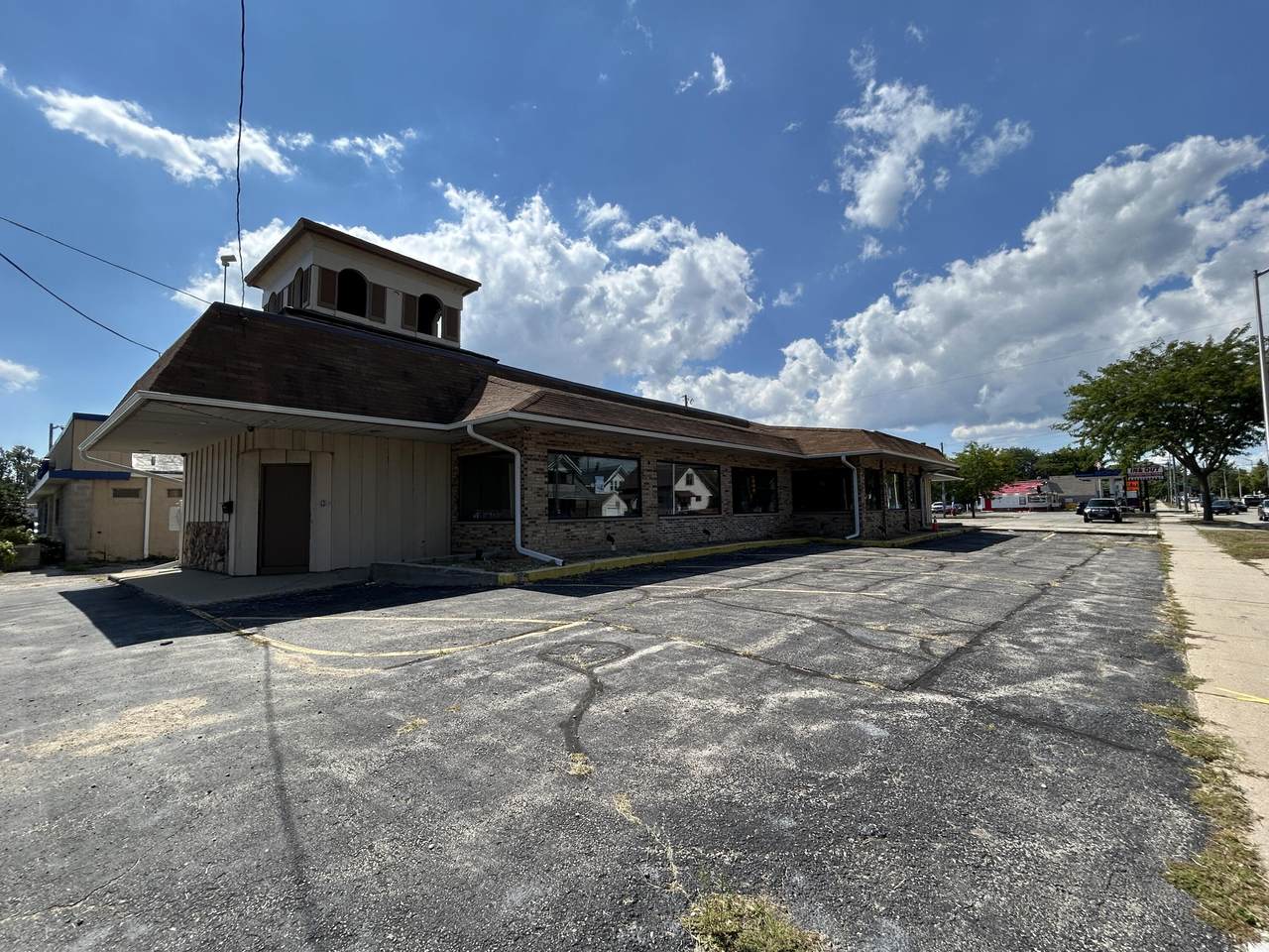 7500 Sheridan Rd - Photo 1