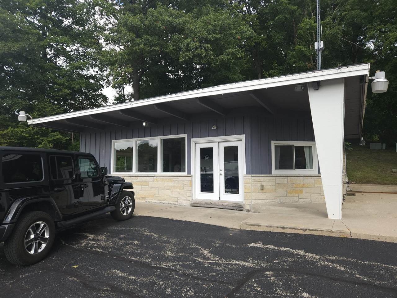 102 Commerce Blvd - Photo 1