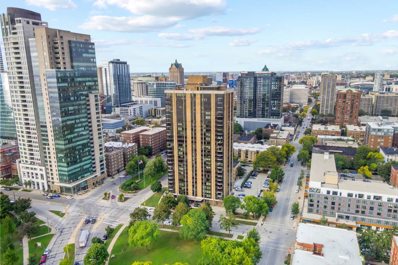 929 Astor St - Photo 1