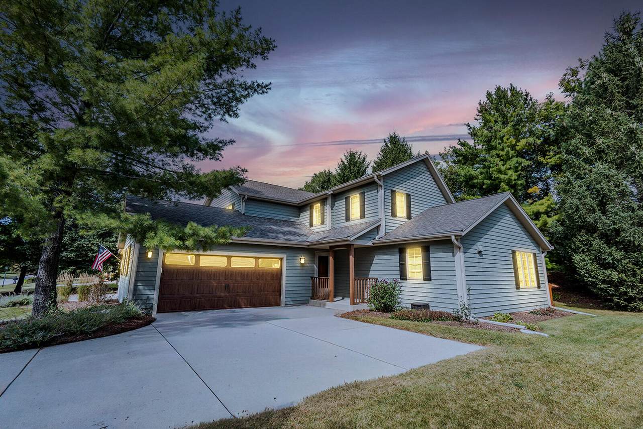 N26W26388 Quail Hollow Rd - Photo 1