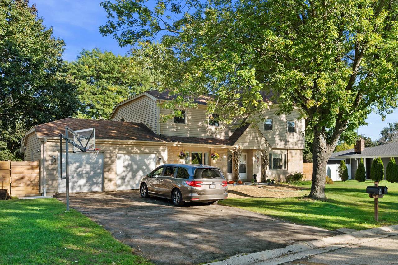 W156N10904 Catskill Ln - Photo 1