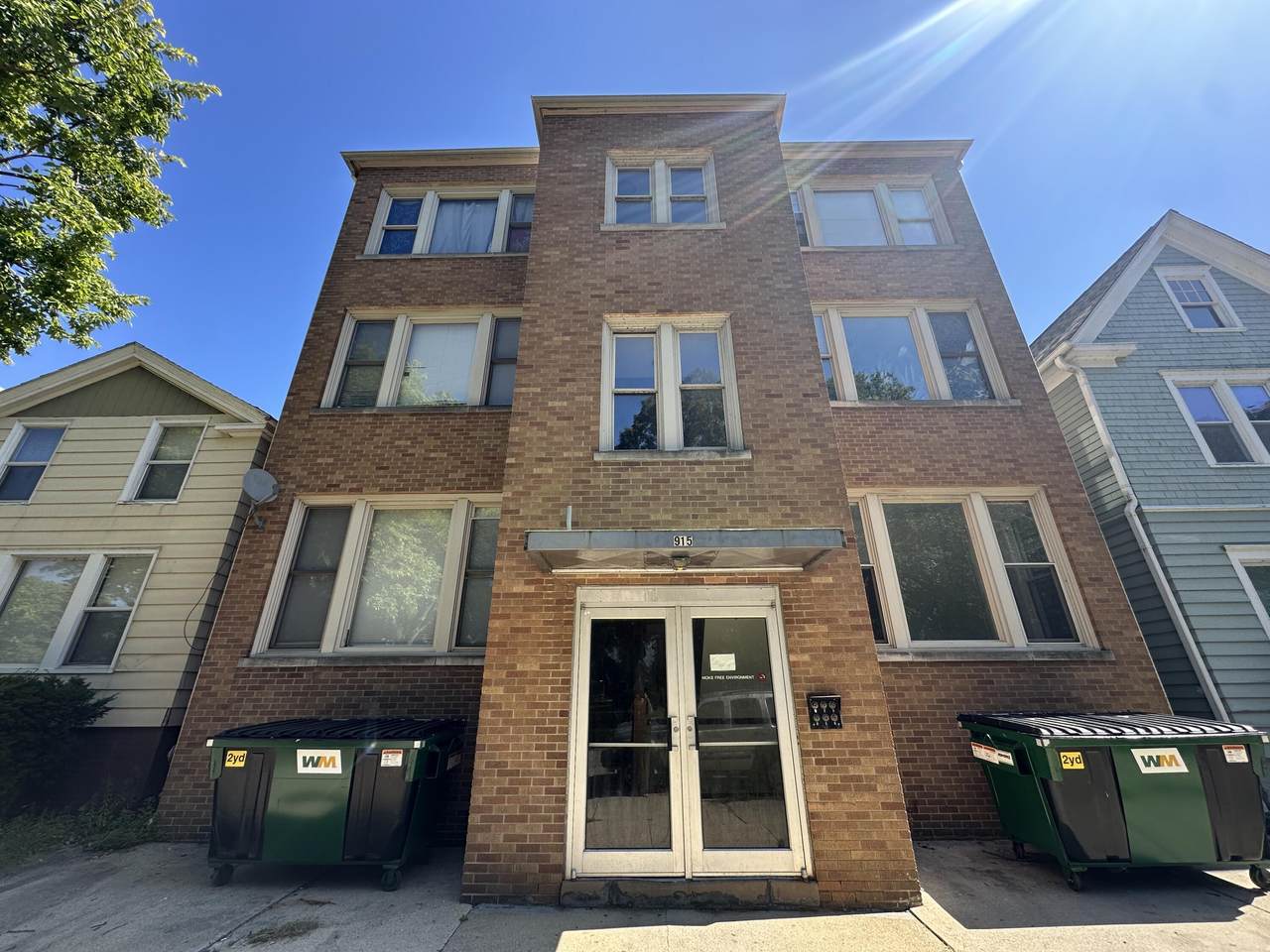 915 College Ave - Photo 1