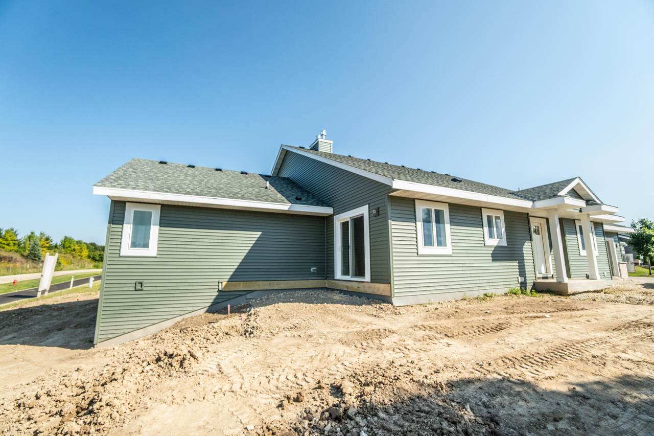 W206N16182 Stonebrook Dr - Photo 1