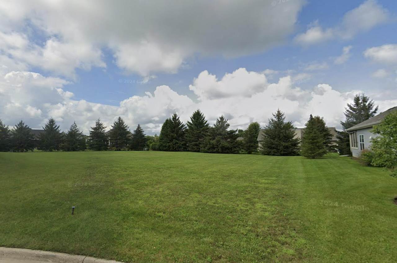 511 Woodlawn Ct - Photo 1