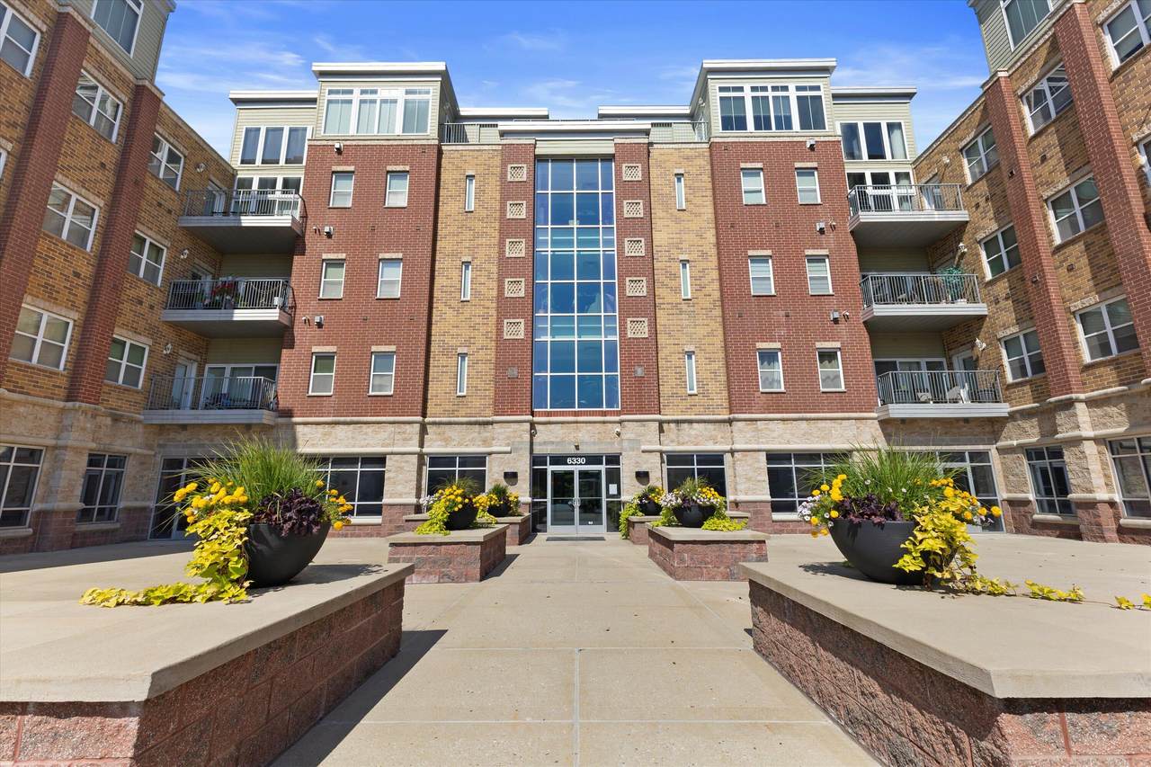 6330 Greenfield Ave - Photo 1