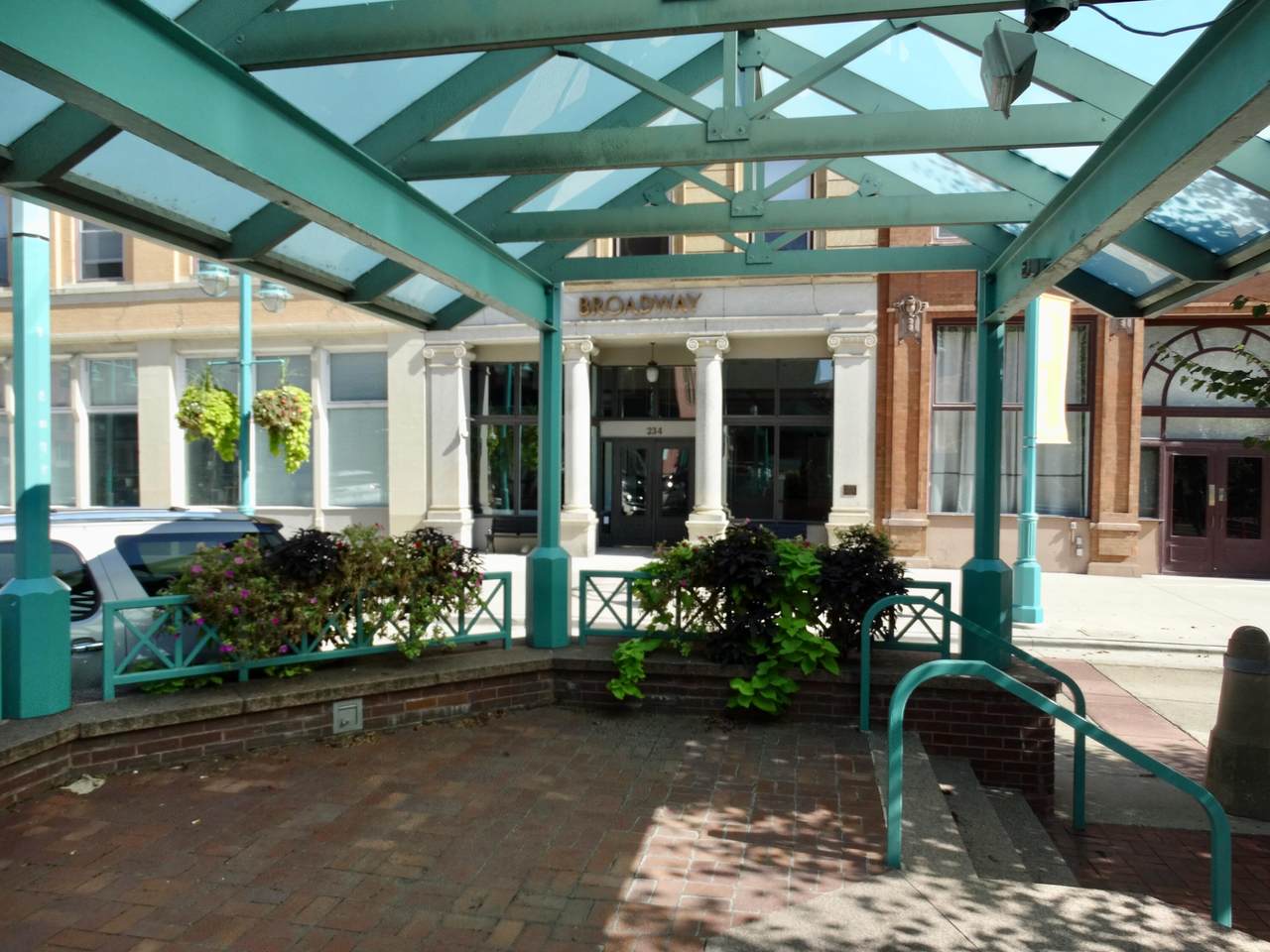 234 Broadway St - Photo 1