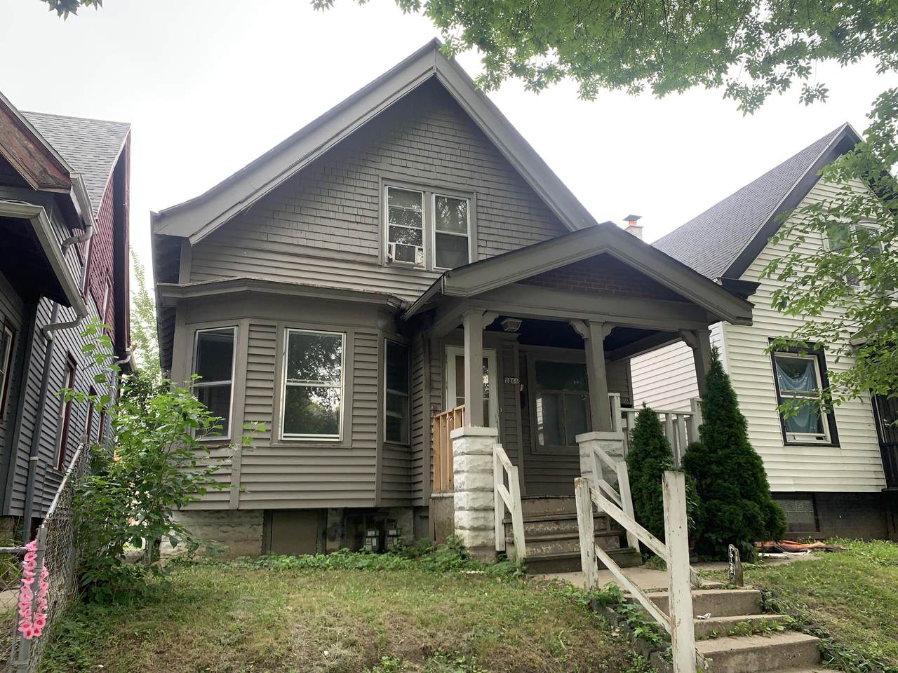 2866 34th St - Photo 1