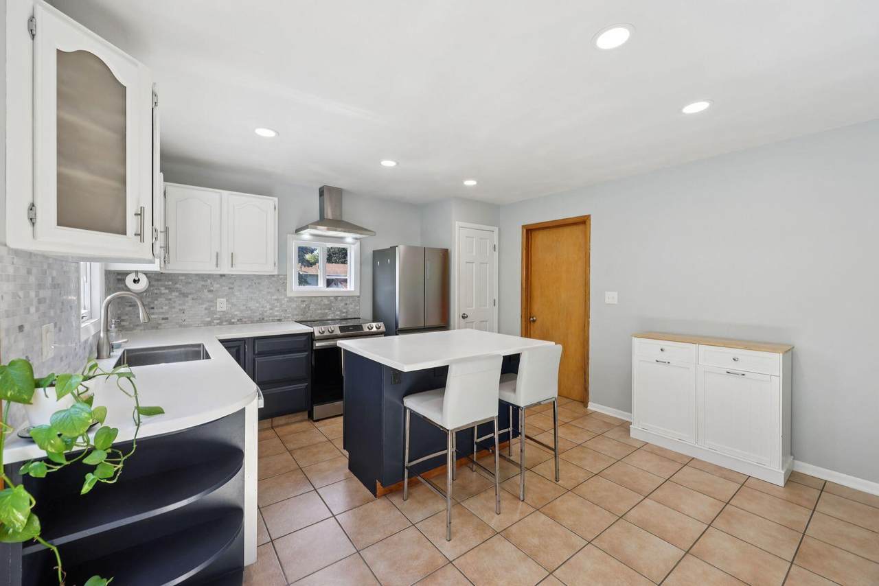 3855 Herman St - Photo 1