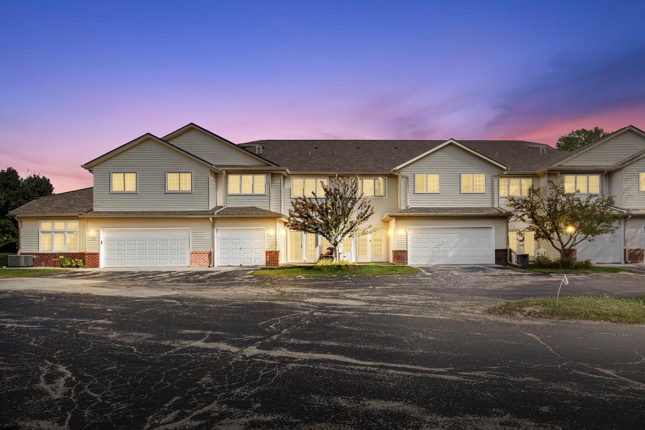 2426 Fox River Pkwy - Photo 1