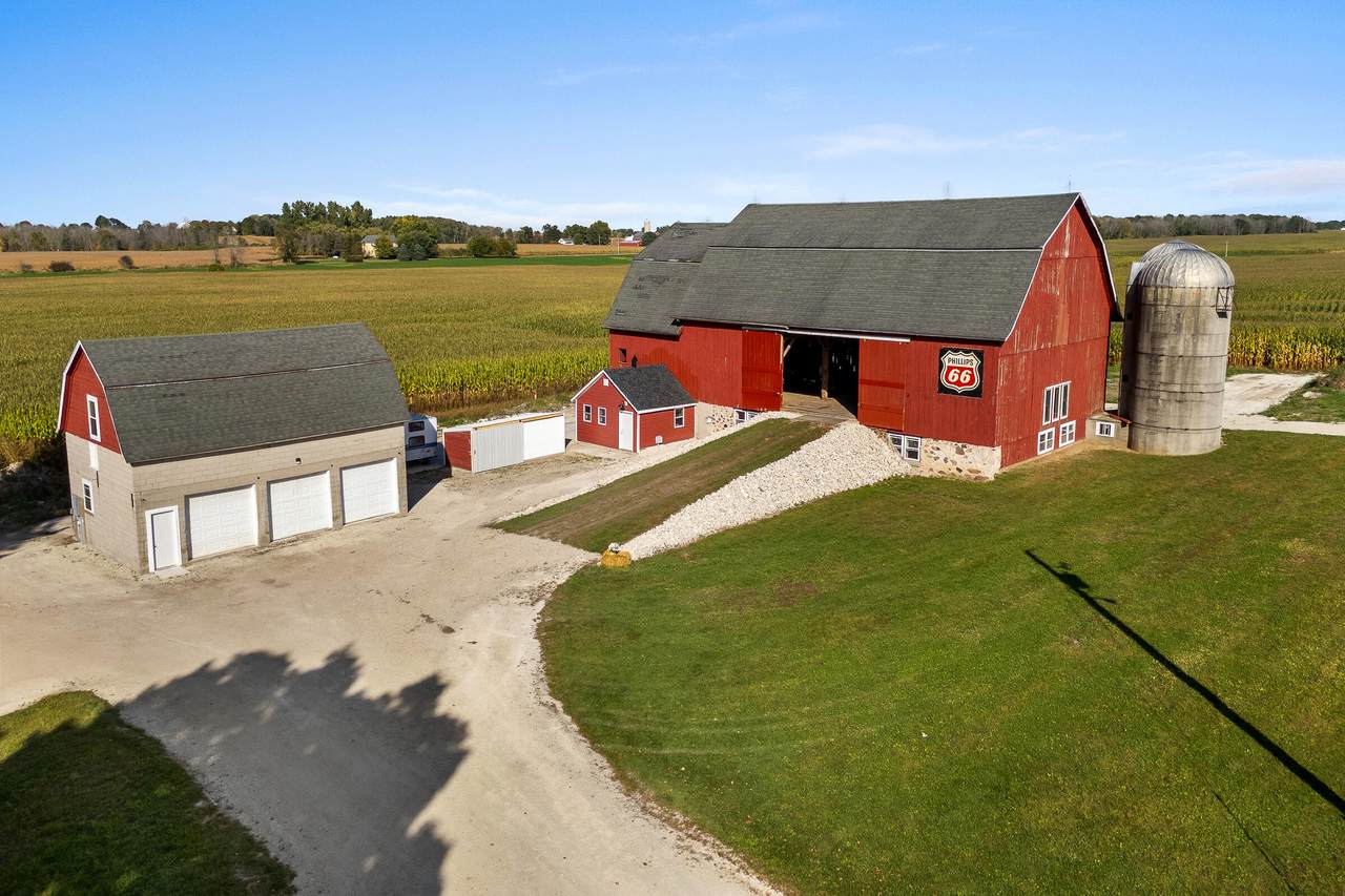 8226 Wilharms Rd - Photo 1