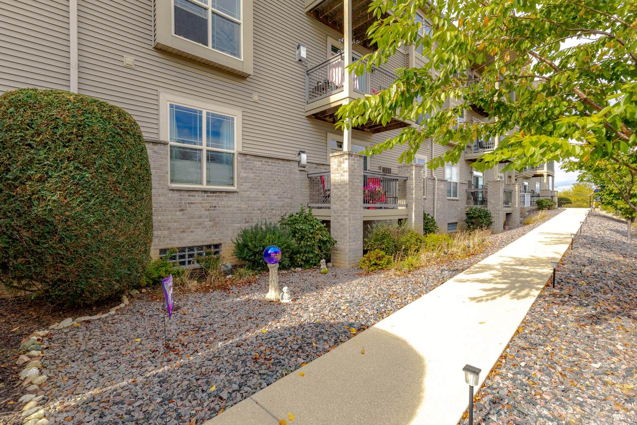 230 Hilldale Dr - Photo 1