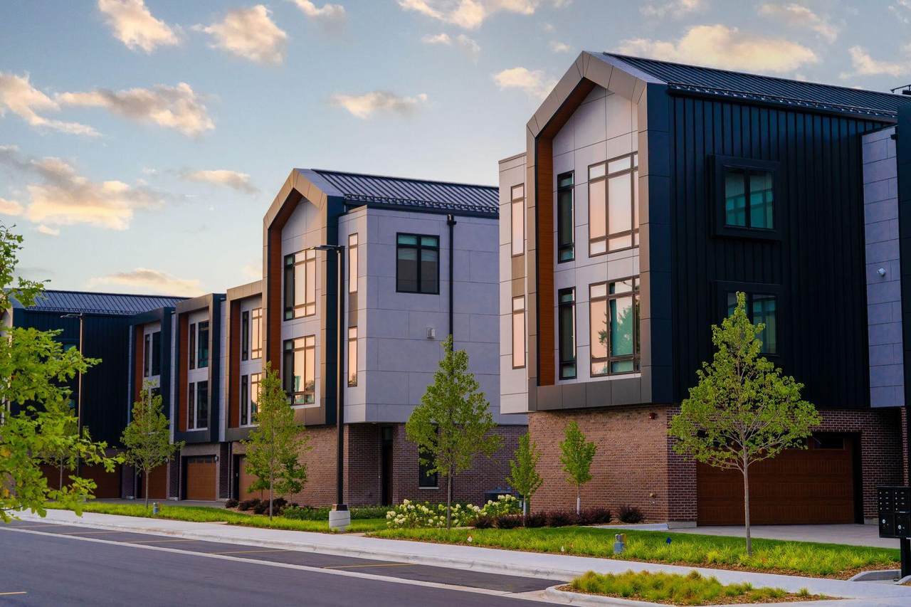 1110 Brookwood Dr - Photo 1