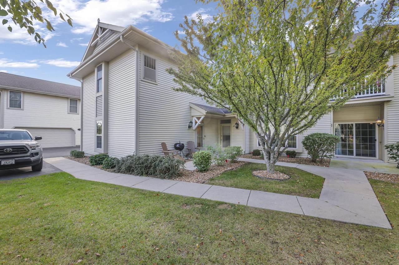 1513 92nd St - Photo 1