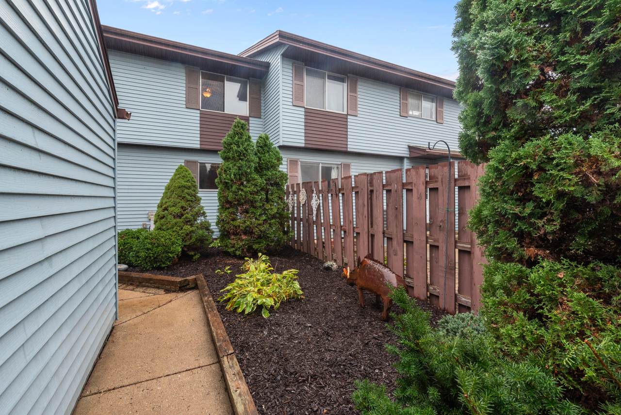 N114W16633 Royal Ct - Photo 1