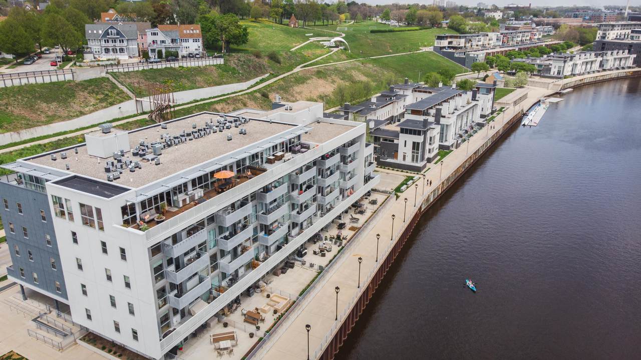 1902 Commerce St - Photo 1