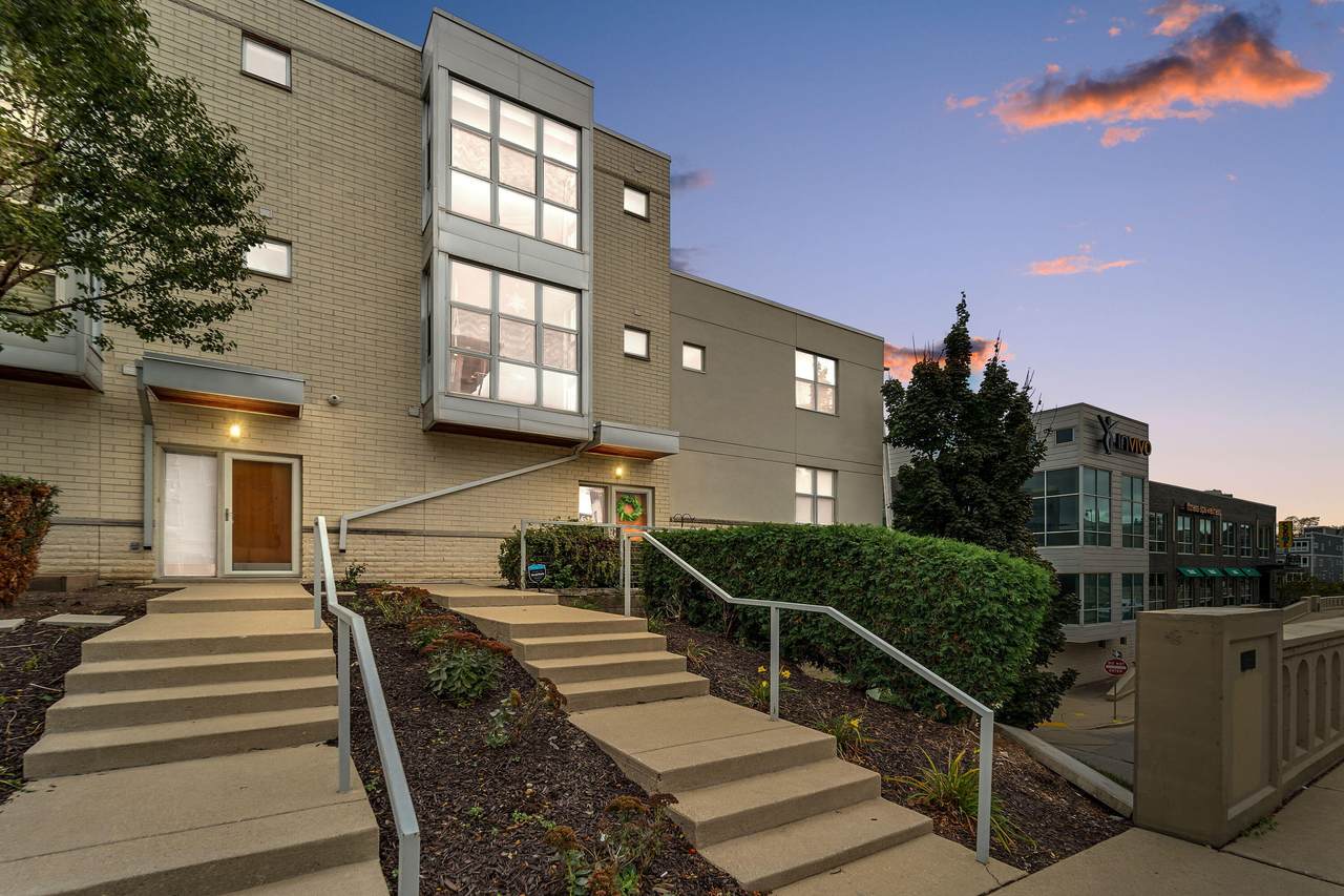 2106 Commerce St - Photo 1