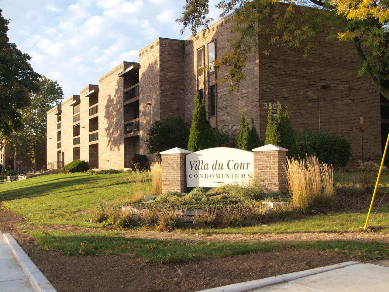 9002 Lisbon Ave - Photo 1