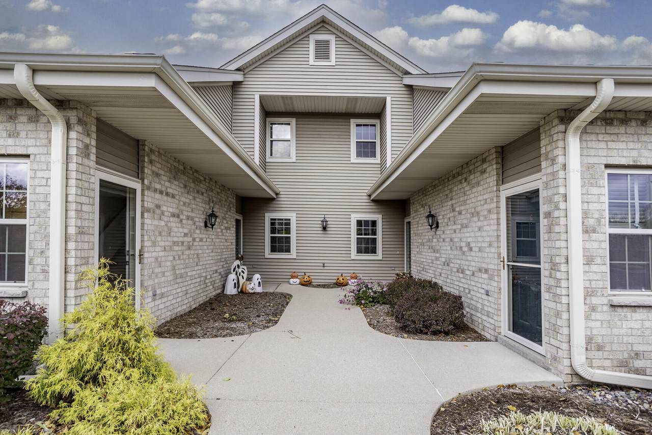 18520 Emerald Cir - Photo 1