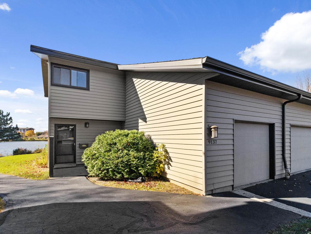 9137 70th St - Photo 1