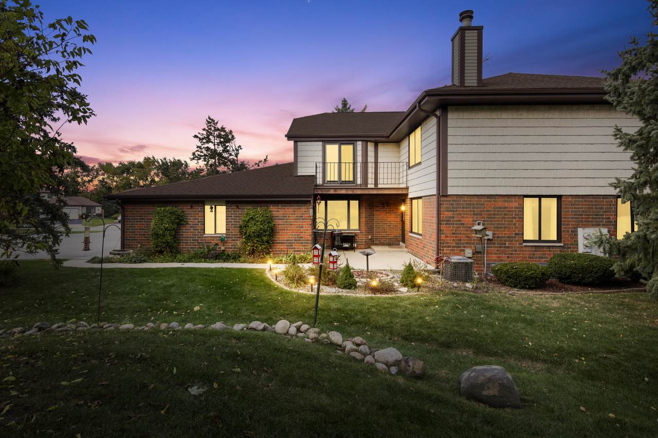 8124 Legend Dr - Photo 1