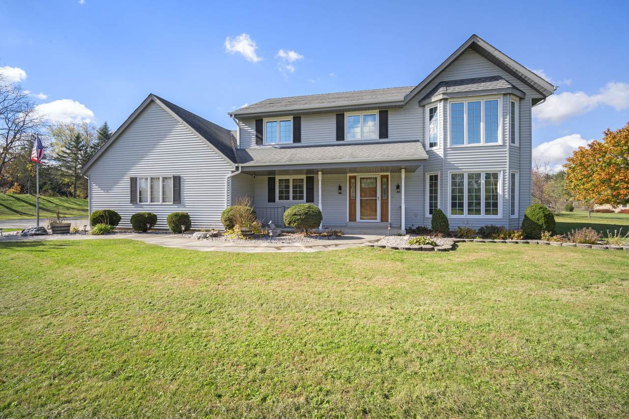 W225S6835 Guthrie Rd - Photo 1