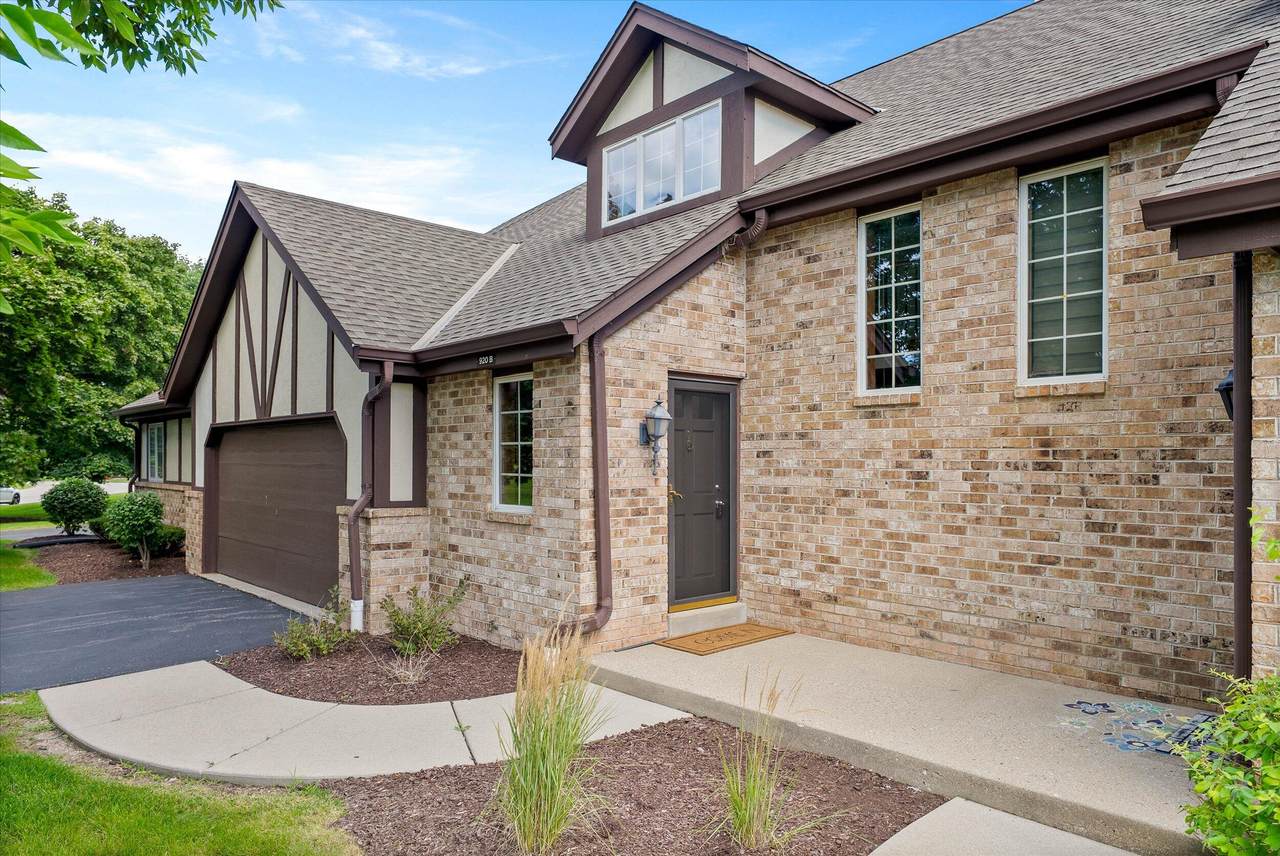 920 Oakwood Ln - Photo 1