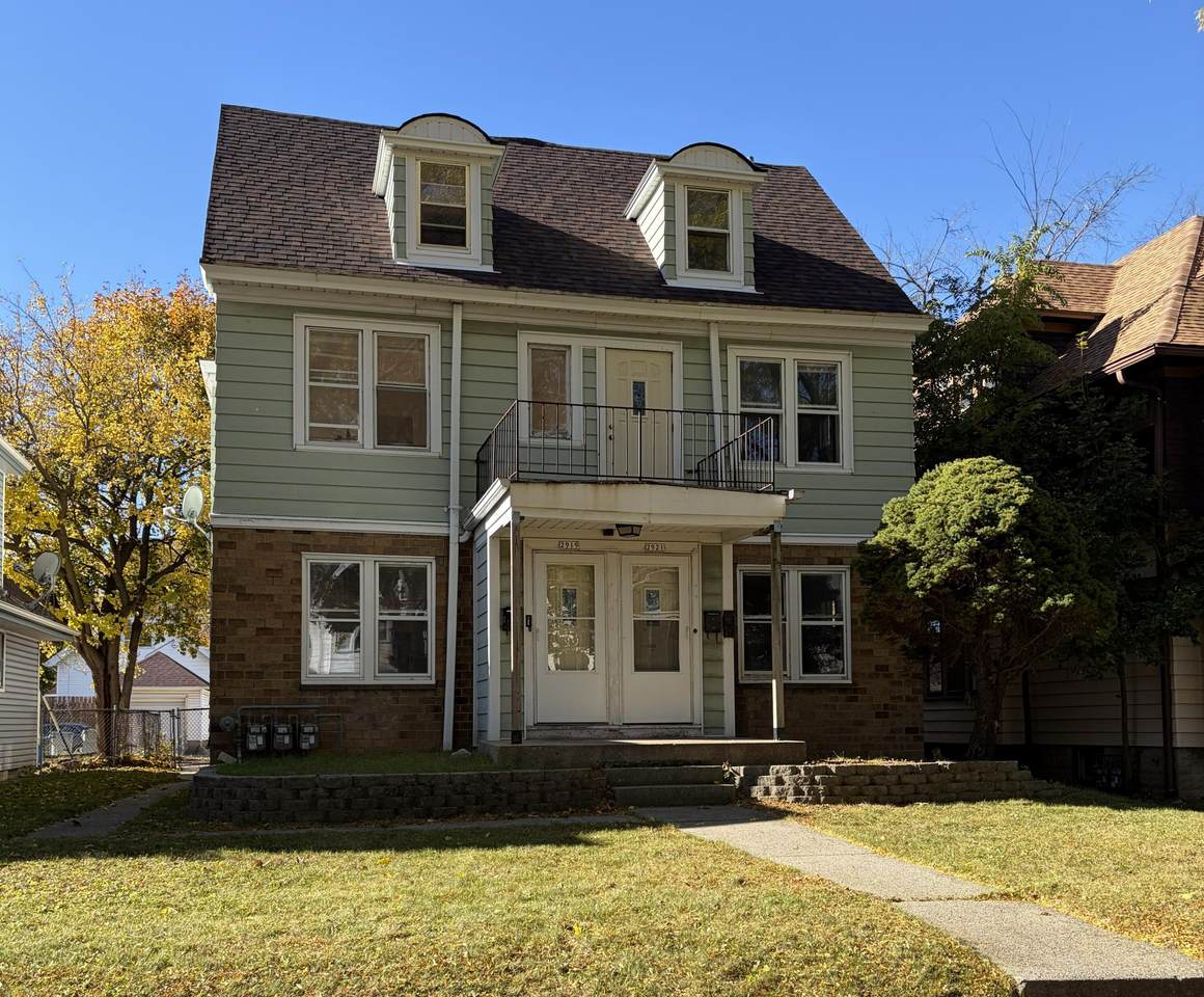 2919 50th St - Photo 1