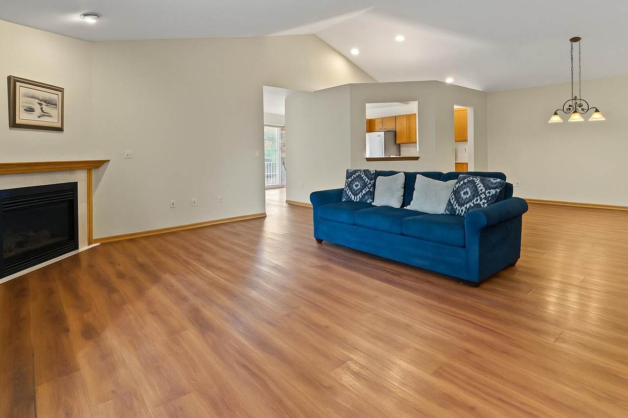 6245 Creekside Dr - Photo 1