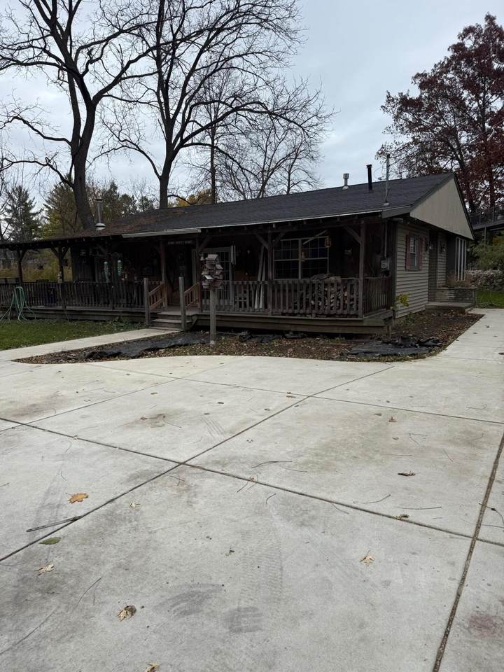 S65W18422 Ruby Dr - Photo 1