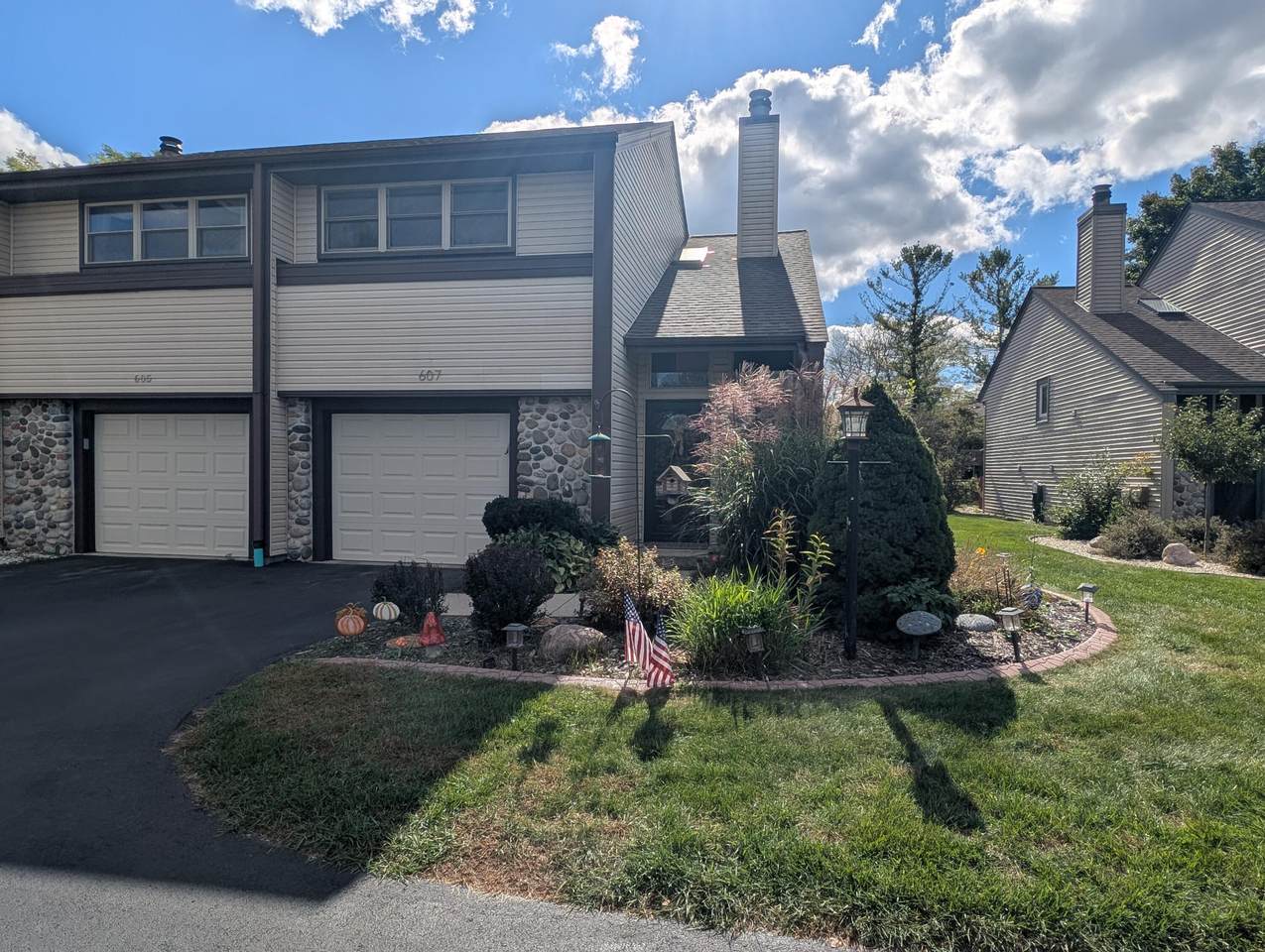 607 Tamarack Dr - Photo 1