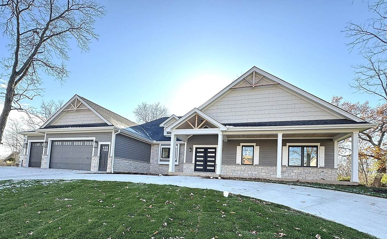 1620 Prestwick Dr - Photo 1