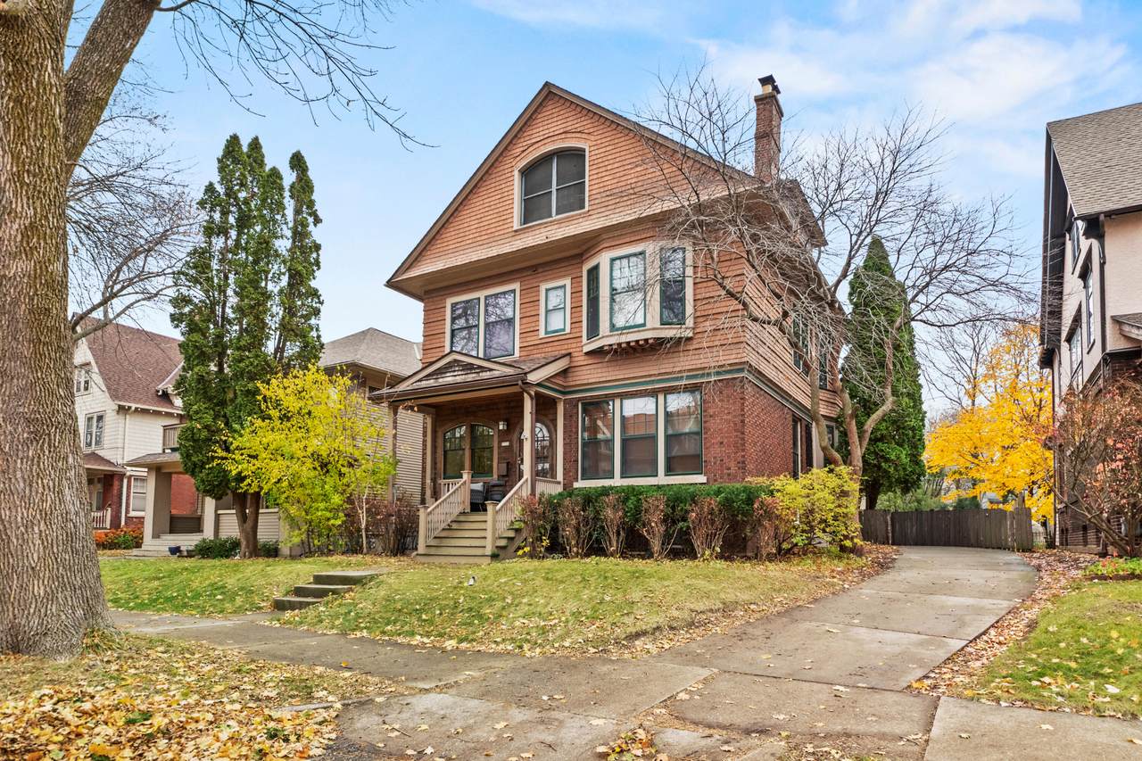 2918 Hackett Ave - Photo 1