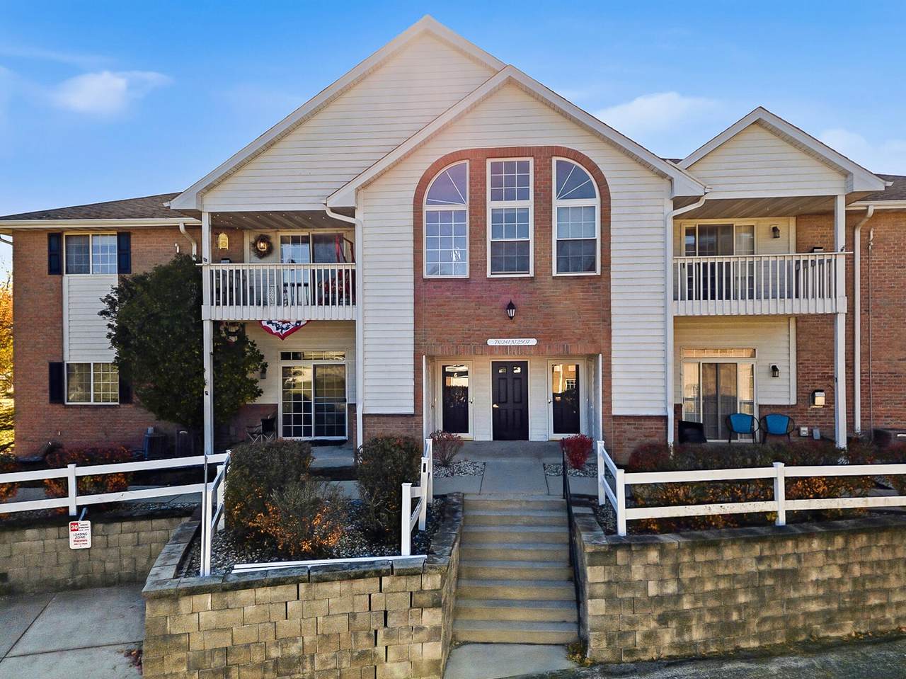 W241N2507 East Parkway Meadow Cir - Photo 1