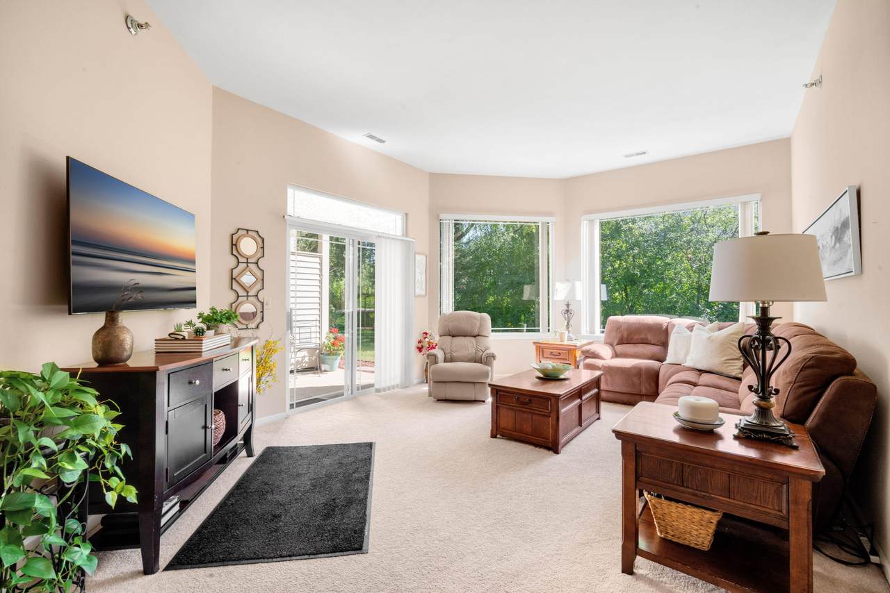 7045 Riverwood Blvd - Photo 1