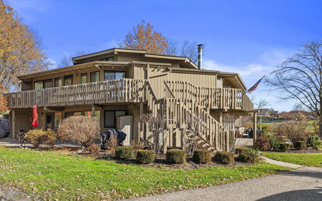 701 Country Club Dr - Photo 1