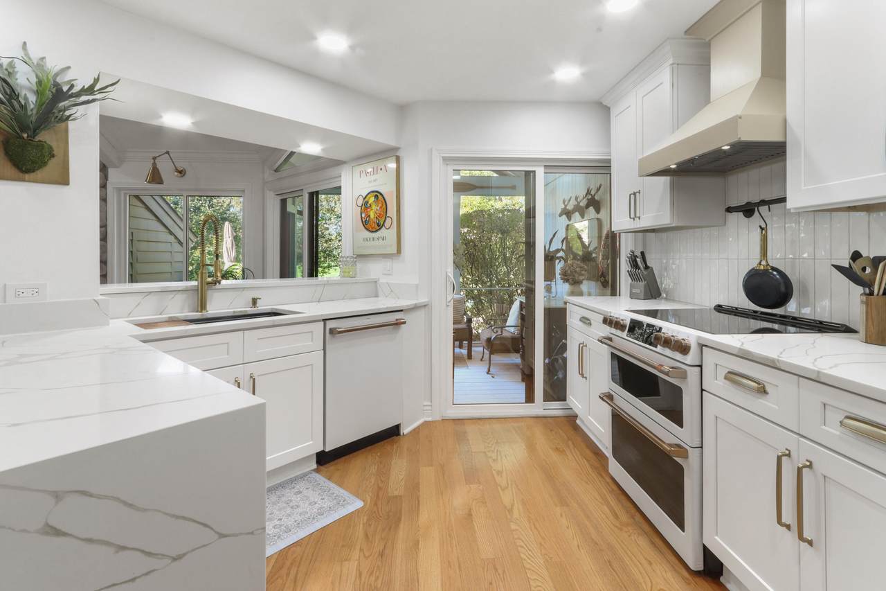 963 Duck Pond Rd - Photo 1