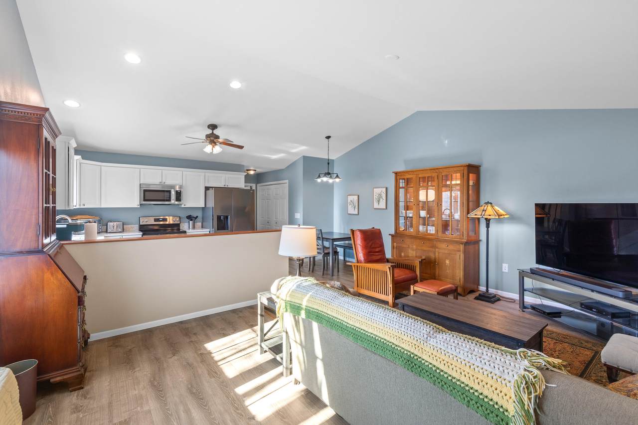 611 Danube Ct - Photo 1