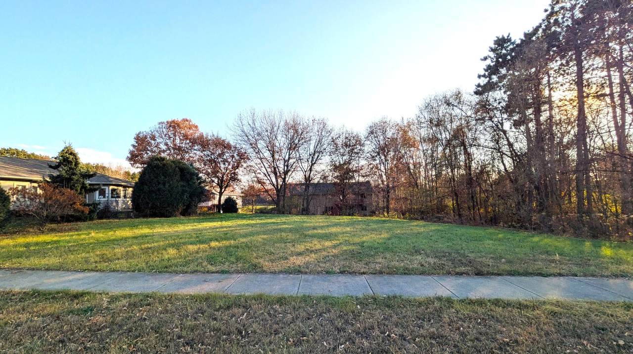 906 Jackpine Dr - Photo 1