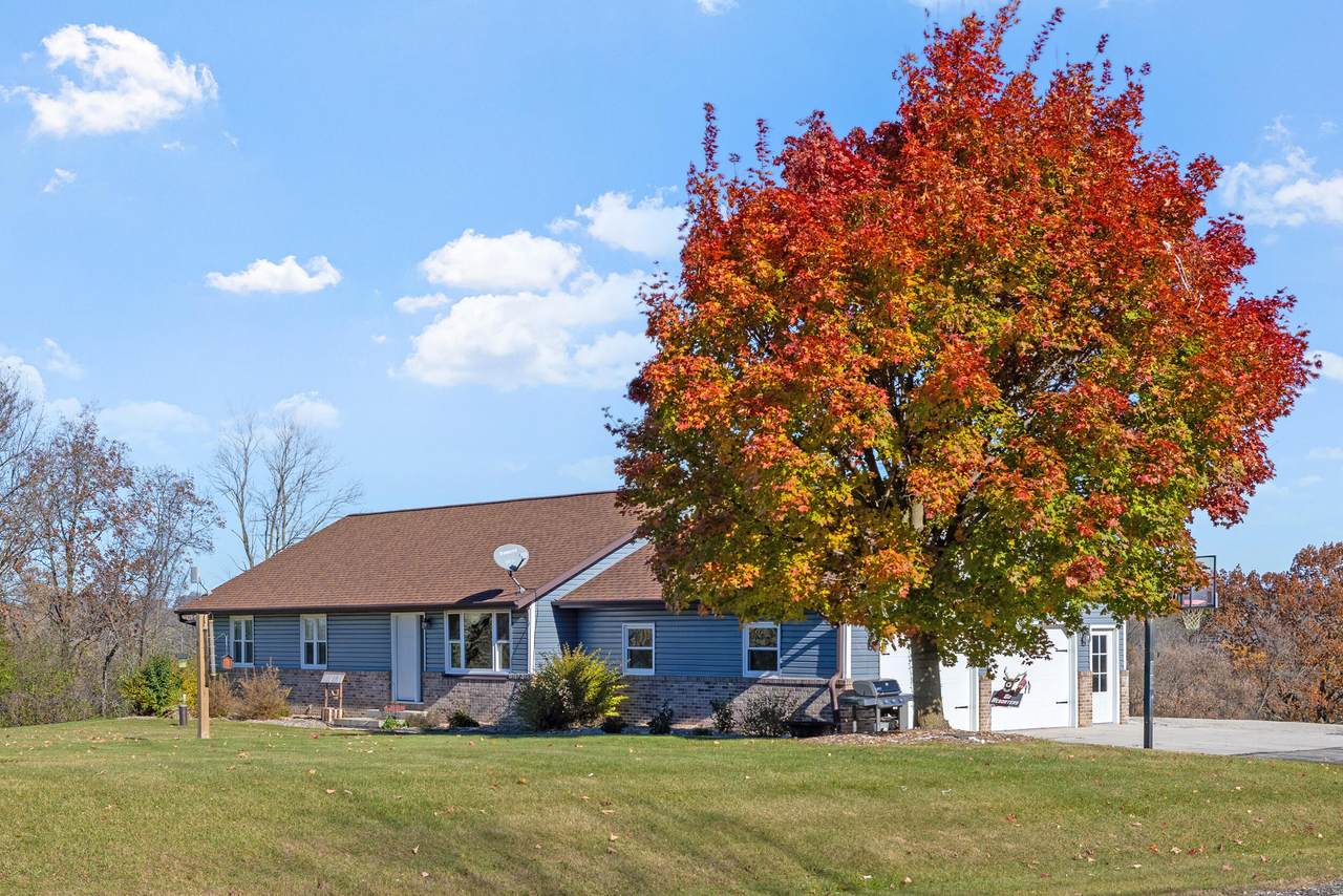 W8806 Hickory Dr - Photo 1