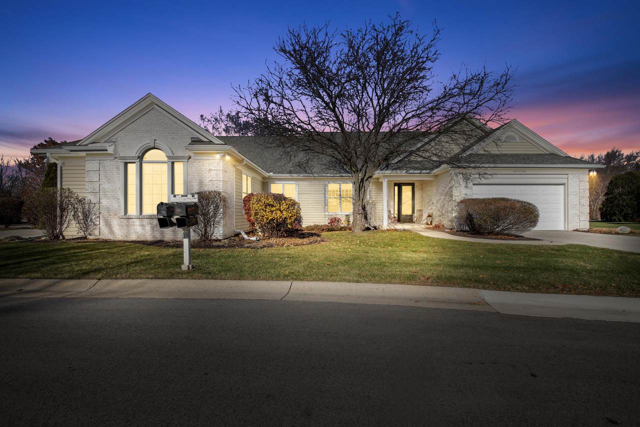 W233N3088 Oakmont Ct - Photo 1