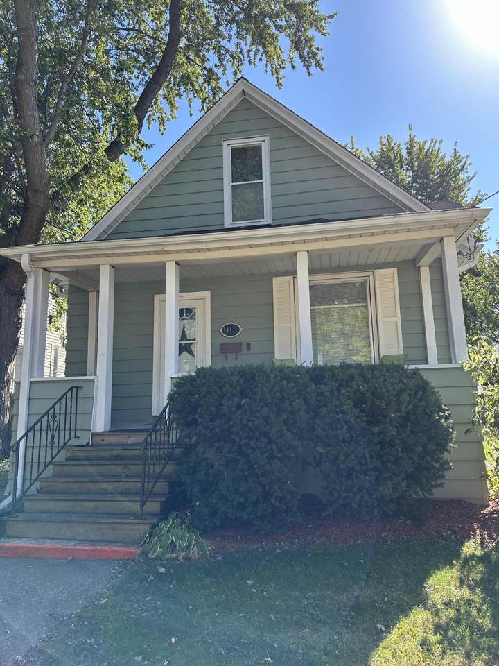 913 69th St - Photo 1