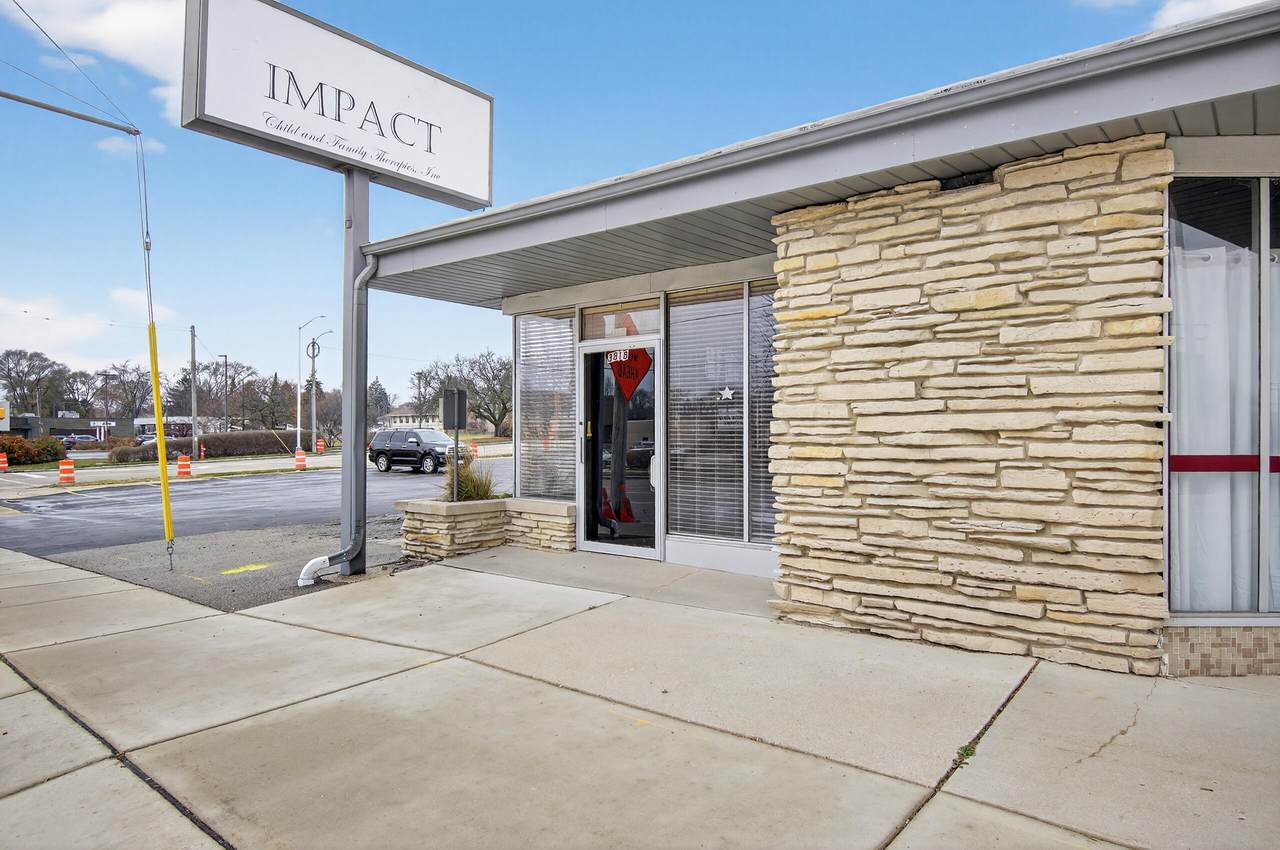 3818 60th St - Photo 1