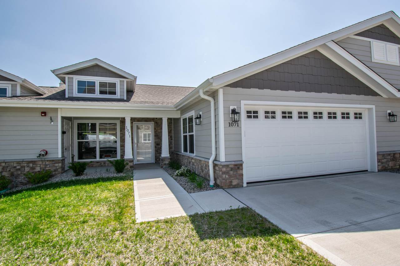 1110 Harbor Ave - Photo 1