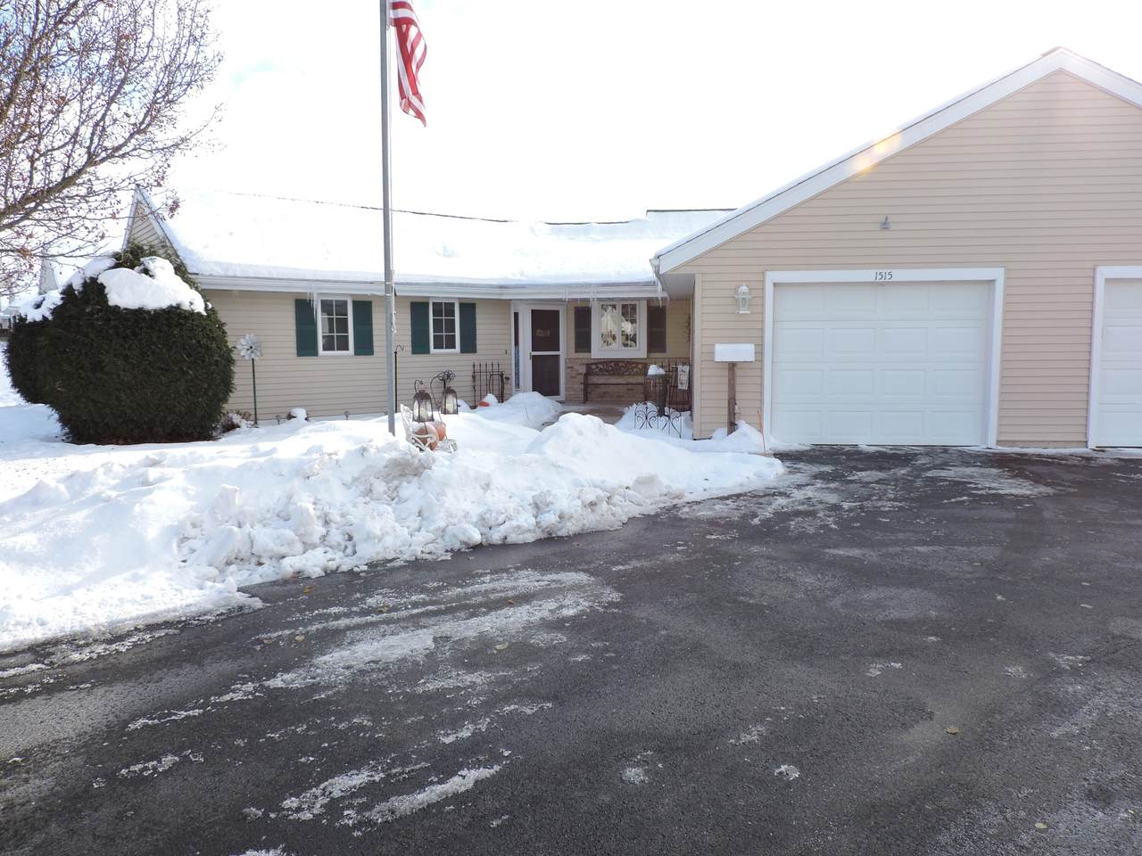 1515 Raveen St - Photo 1