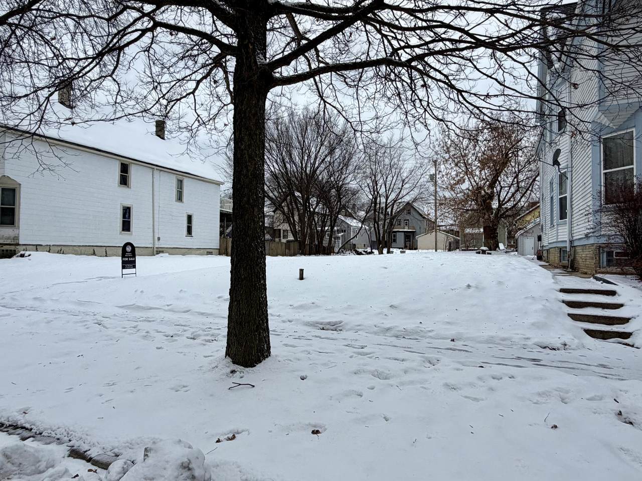 2127 1st St - Photo 1