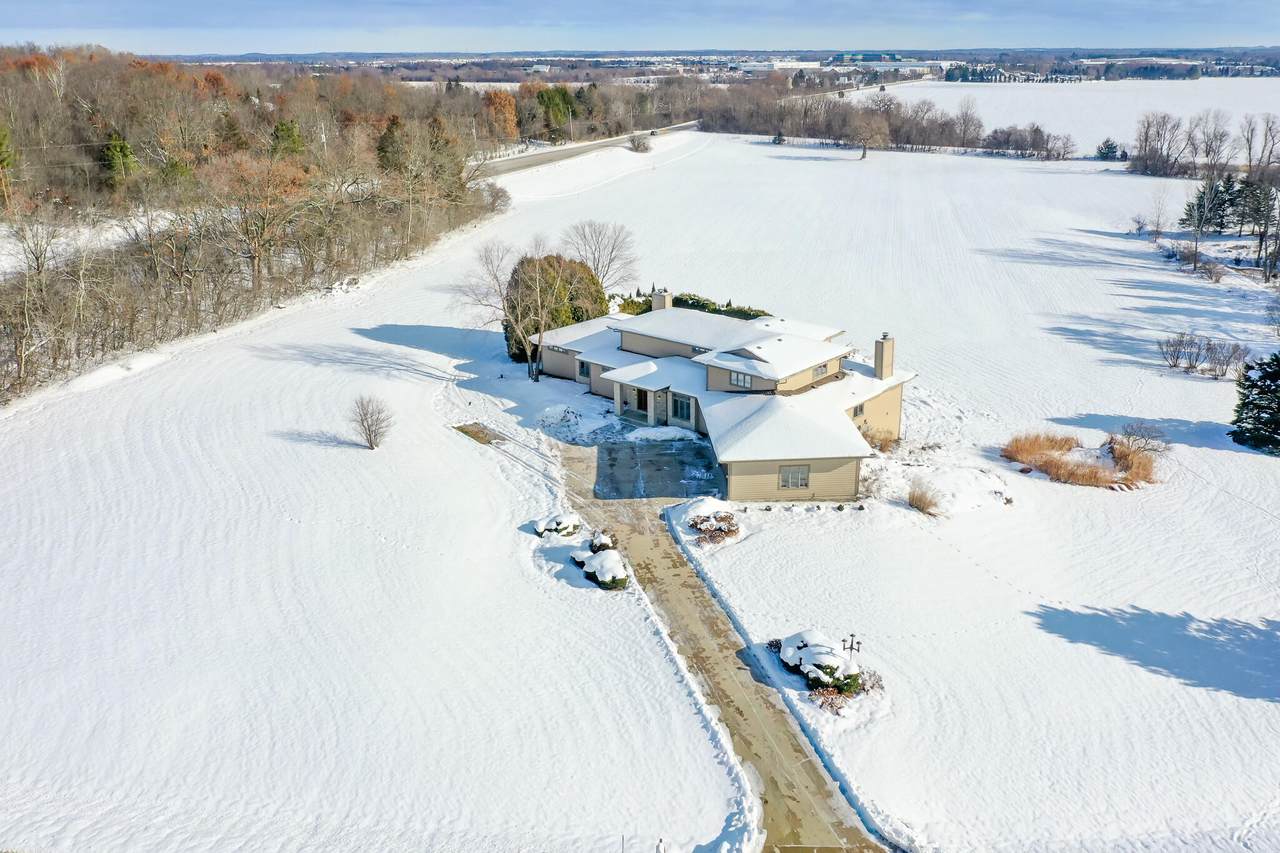 2100 Oakwoods Ct - Photo 1