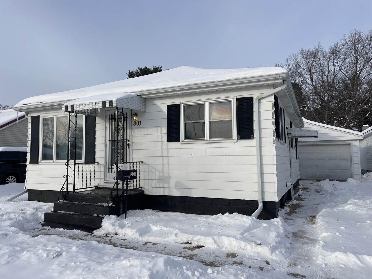 801 Packard St - Photo 1