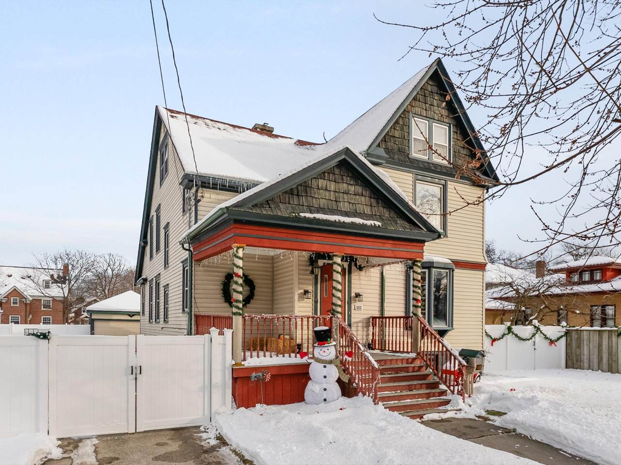 711 10th St - Photo 1