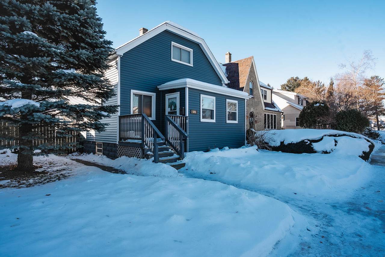 605 Montana Ave - Photo 1