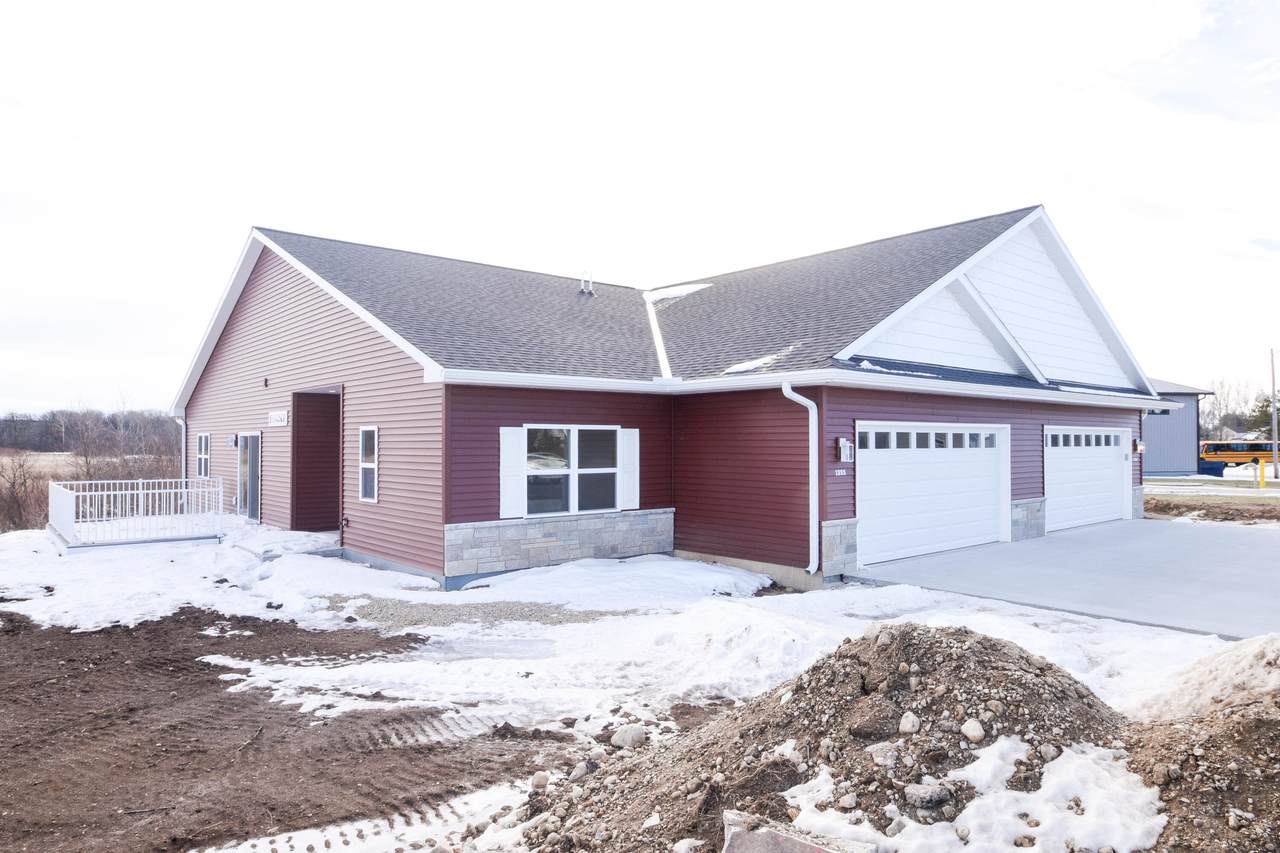 1322 Kettle Dr - Photo 1